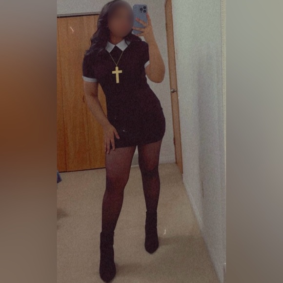 Stylish black mini dress with elegant white collars. - Picture 1 of 2